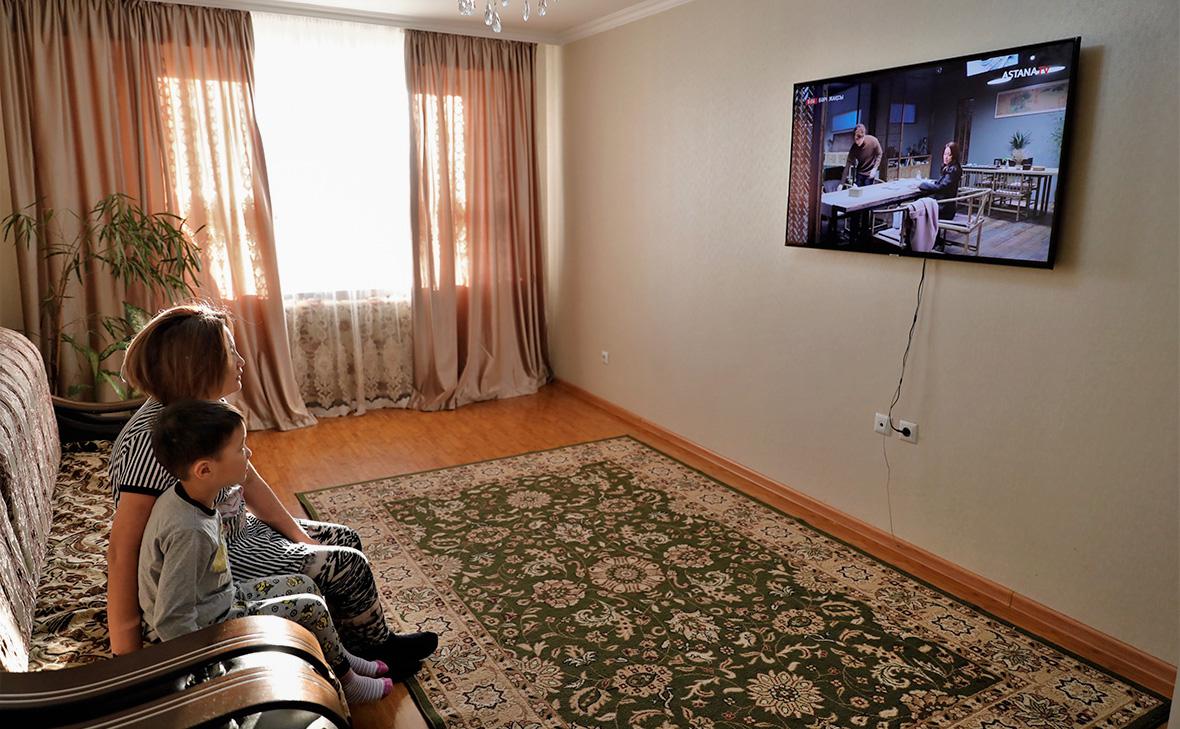 Телеоператор в Казахстане остановил вещание ряда российских телеканалов
